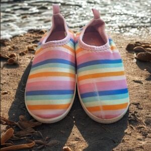 🌟 9T CARTER'S Water Shoes Rainbow Striped Toddler 🌟